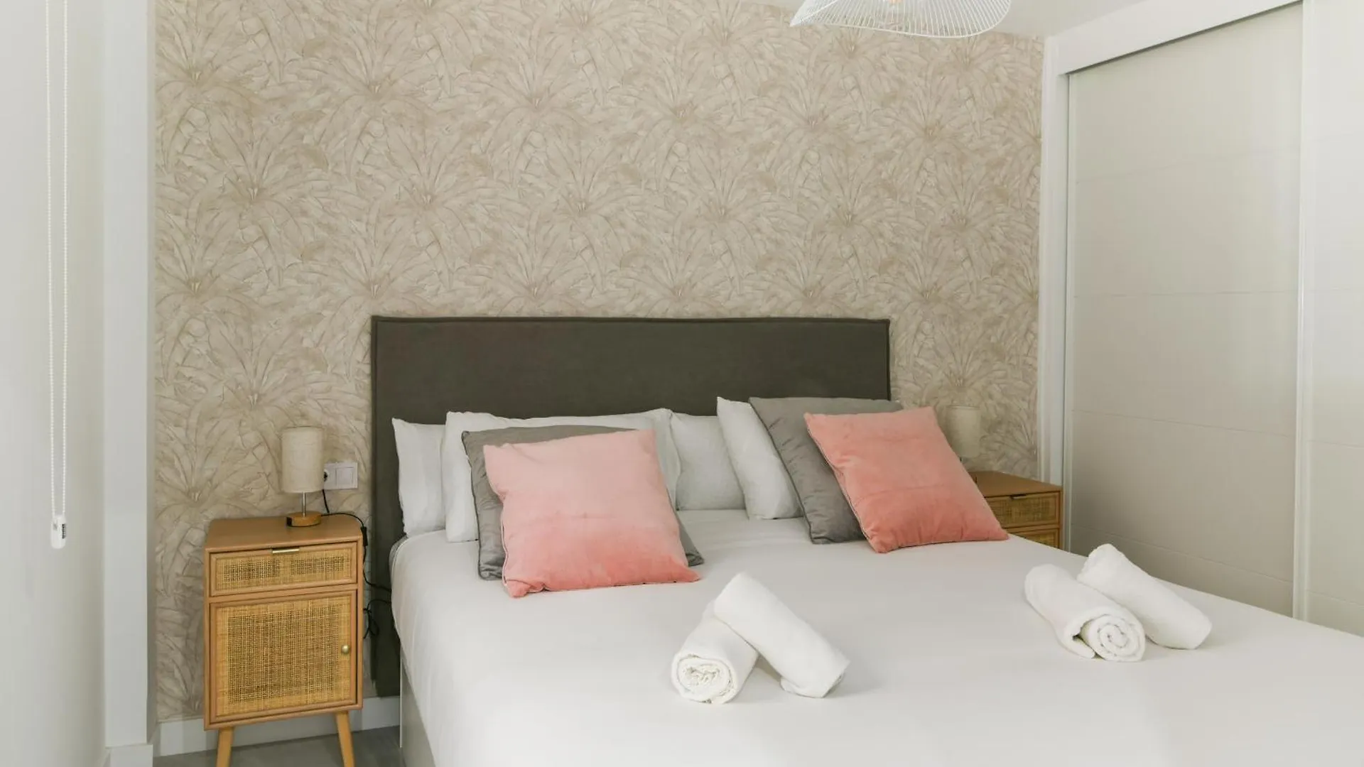 Magnificent- 2Bd 2Bth- City Center マラガ